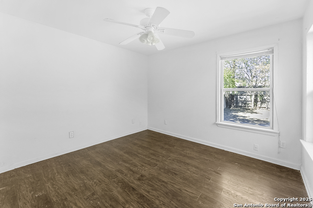 Image 15 of 27 For 139 Belfast  