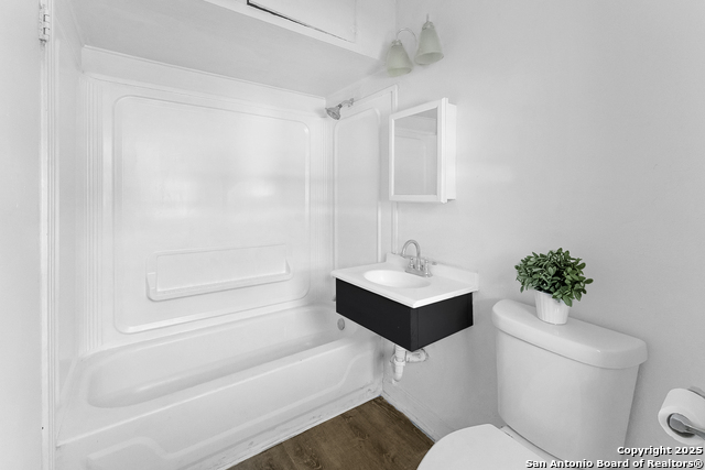 Image 21 of 27 For 139 Belfast  