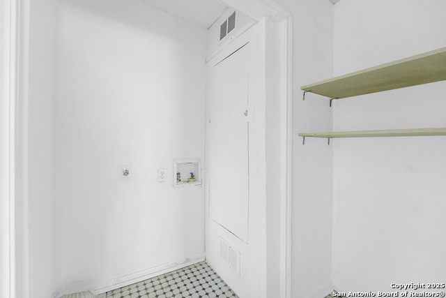 Image 22 of 27 For 139 Belfast  