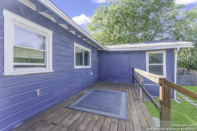 Image 23 of 27 For 139 Belfast  