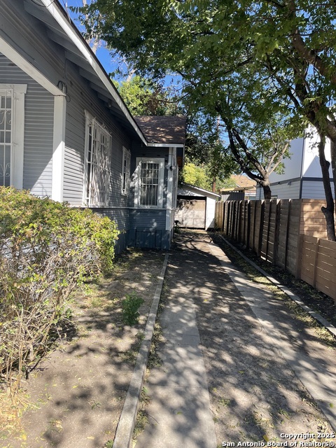 Image 2 of 11 For 1413 Crockett