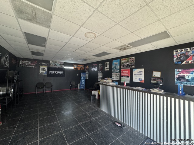 Listing photo id 2 for 109 Oak W 