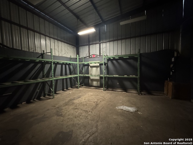 Listing photo id 5 for 109 Oak W 