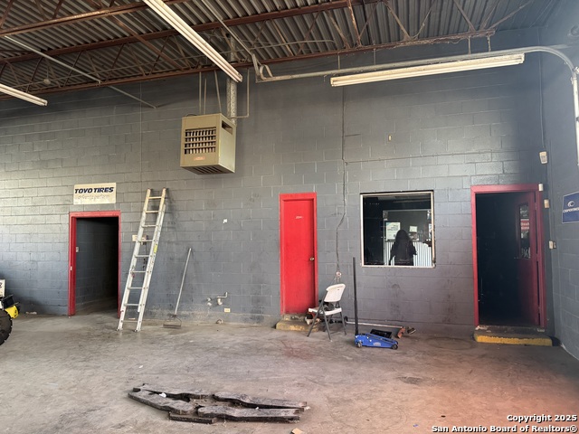 Listing photo id 6 for 109 Oak W 