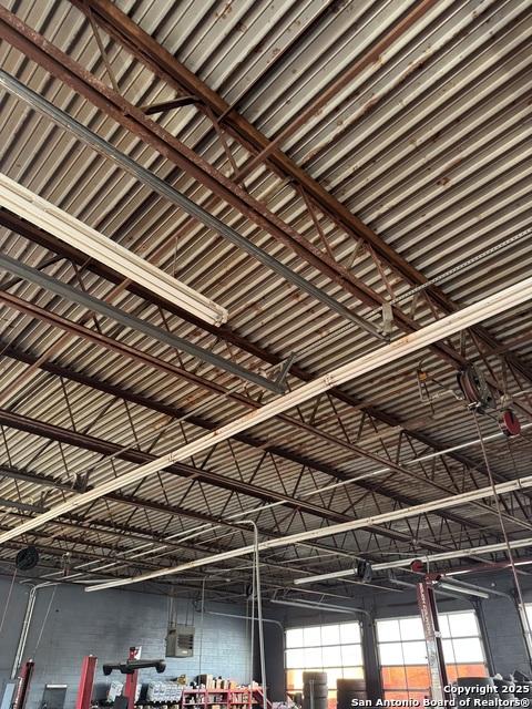 Listing photo id 7 for 109 Oak W 