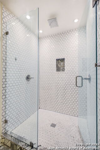 Image 18 of 27 For 170 Hermine