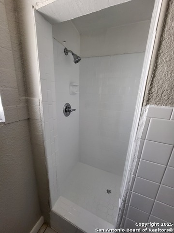 Image 16 of 25 For 2326 Basse Rd