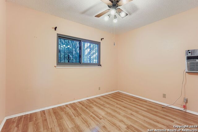 Image 21 of 28 For 10802 Green Heights Street