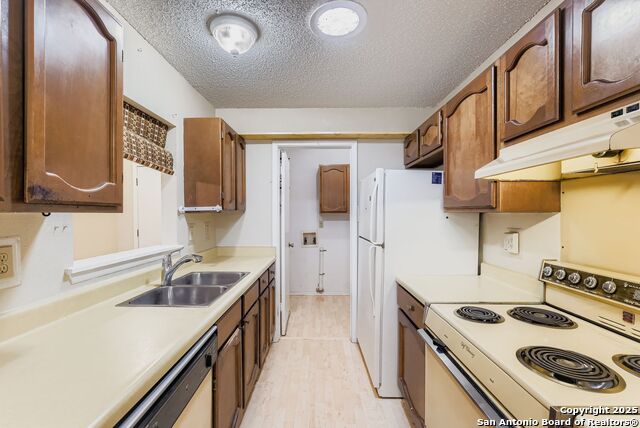 Image 7 of 28 For 10802 Green Heights Street