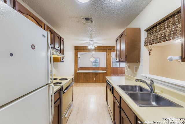 Image 9 of 28 For 10802 Green Heights Street