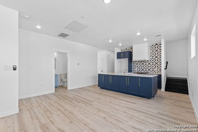 Image 15 of 34 For 106 Bank St  102