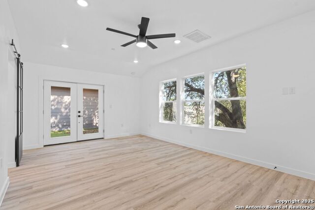 Image 25 of 34 For 106 Bank St  102