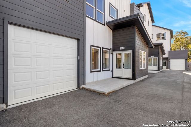 Image 31 of 34 For 106 Bank St  102