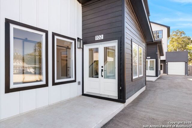 Image 4 of 34 For 106 Bank St  102