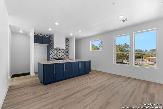 Image 15 of 34 For 106 Bank St  103