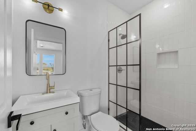 Image 24 of 34 For 106 Bank St  103