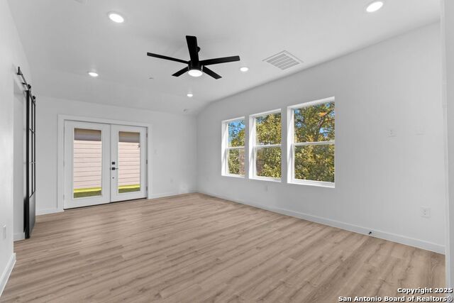 Image 25 of 34 For 106 Bank St  103