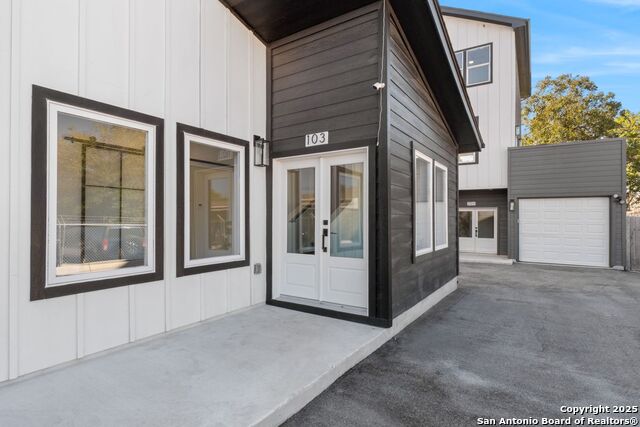 Image 4 of 34 For 106 Bank St  103