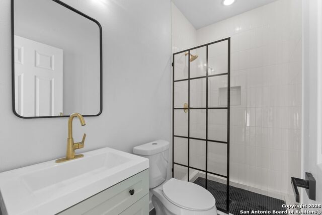 Image 8 of 34 For 106 Bank St  103