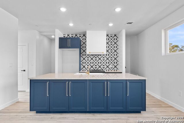 Image 12 of 33 For 106 Bank St  101