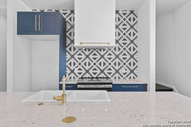 Image 14 of 33 For 106 Bank St  101