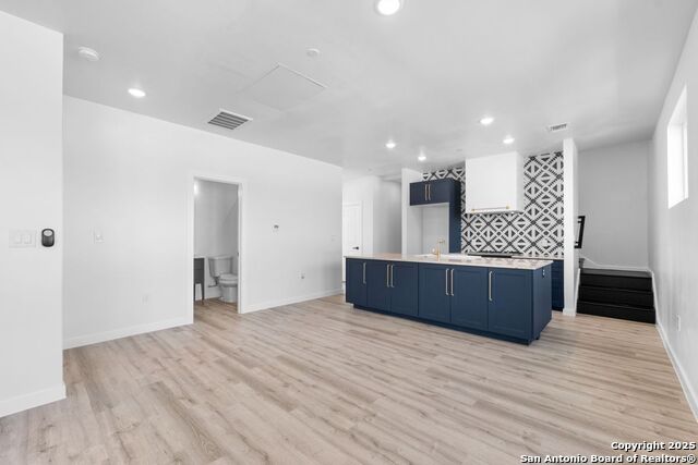 Image 16 of 33 For 106 Bank St  101