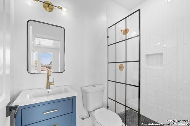 Image 17 of 33 For 106 Bank St  101