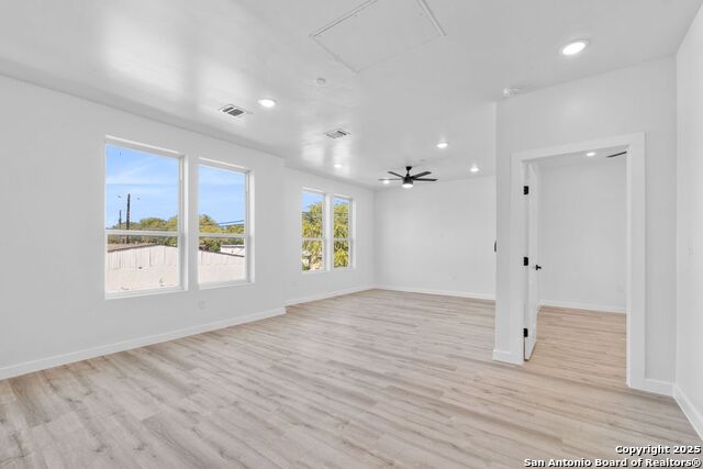 Image 18 of 33 For 106 Bank St  101