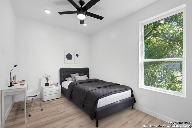 Image 23 of 33 For 106 Bank St  101