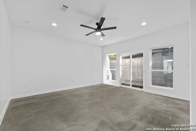 Image 6 of 33 For 106 Bank St  101