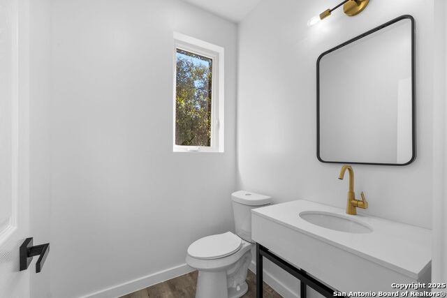 Image 16 of 32 For 106 Bank St  201