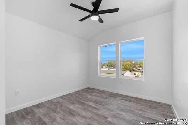 Image 20 of 32 For 106 Bank St  201