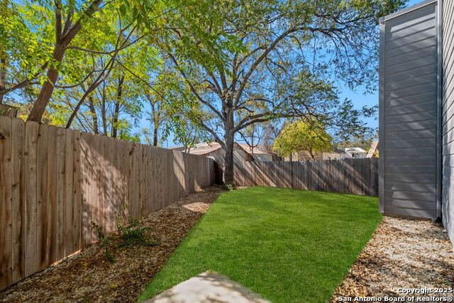 Image 28 of 32 For 106 Bank St  201