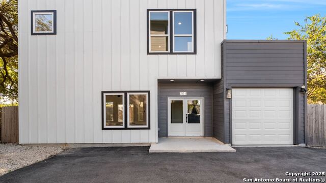 Image 3 of 32 For 106 Bank St  201