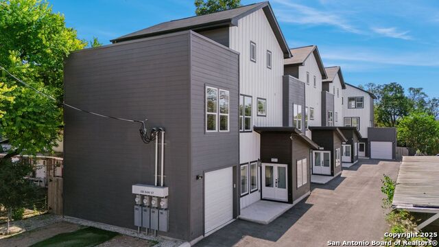 Image 31 of 32 For 106 Bank St  201