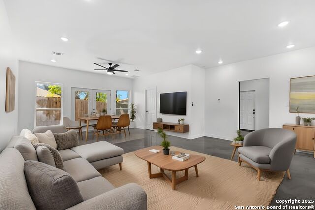 Image 7 of 32 For 106 Bank St  201