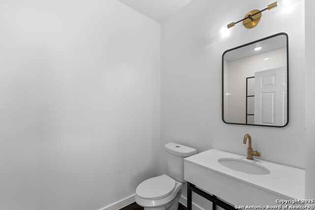 Image 8 of 32 For 106 Bank St  201