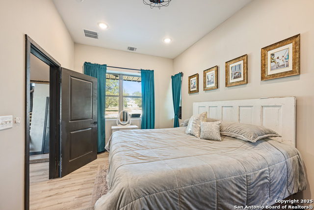 Listing photo id 11 for 144 County Road 7725