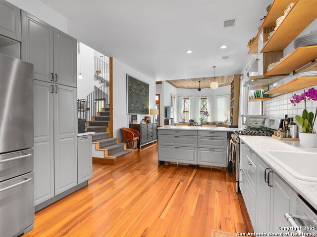 Image 17 of 35 For 211 Devine Street