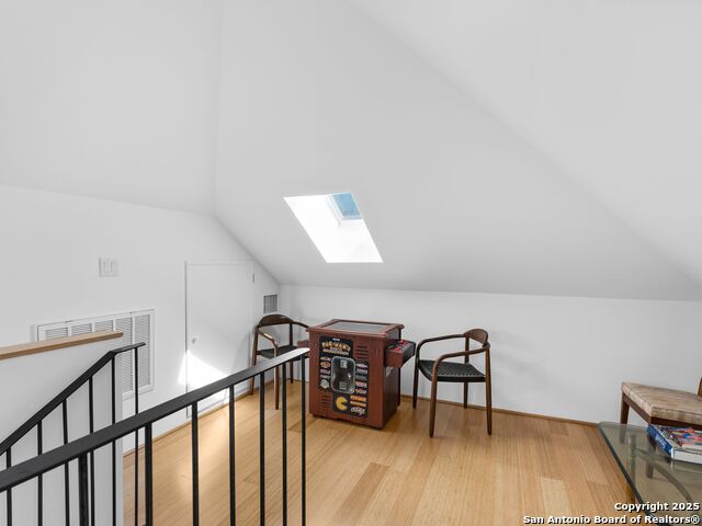 Image 30 of 35 For 211 Devine Street