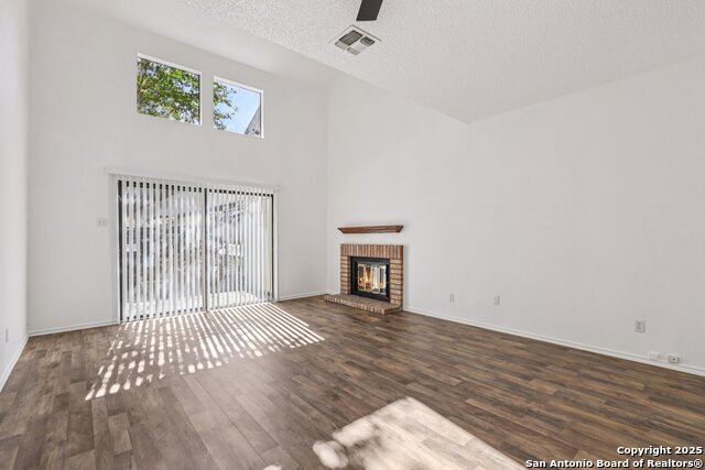 Image 12 of 33 For 11001 Wurzbach  405