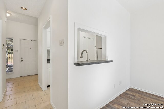 Image 14 of 33 For 11001 Wurzbach  405