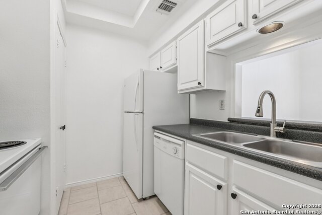 Image 15 of 33 For 11001 Wurzbach  405