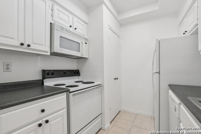 Image 16 of 33 For 11001 Wurzbach  405