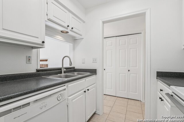 Image 17 of 33 For 11001 Wurzbach  405