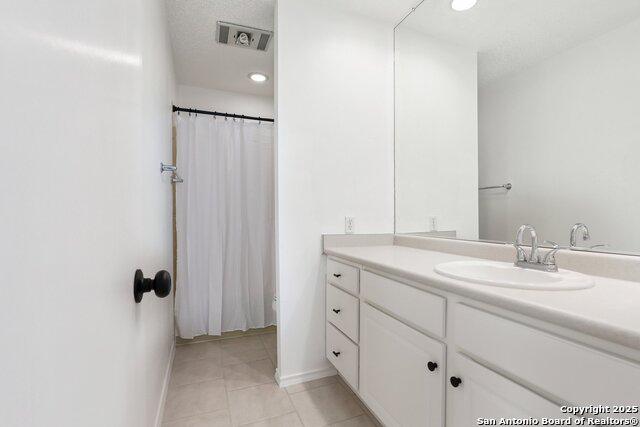 Image 21 of 33 For 11001 Wurzbach  405