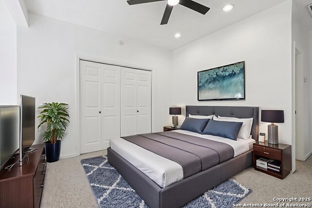 Image 22 of 33 For 11001 Wurzbach  405