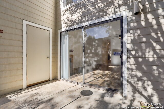 Image 27 of 33 For 11001 Wurzbach  405