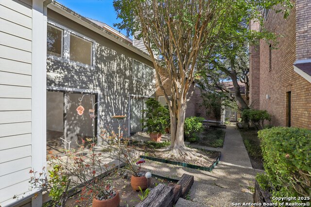 Image 28 of 33 For 11001 Wurzbach  405