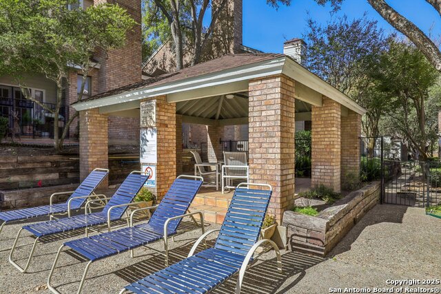 Image 29 of 33 For 11001 Wurzbach  405